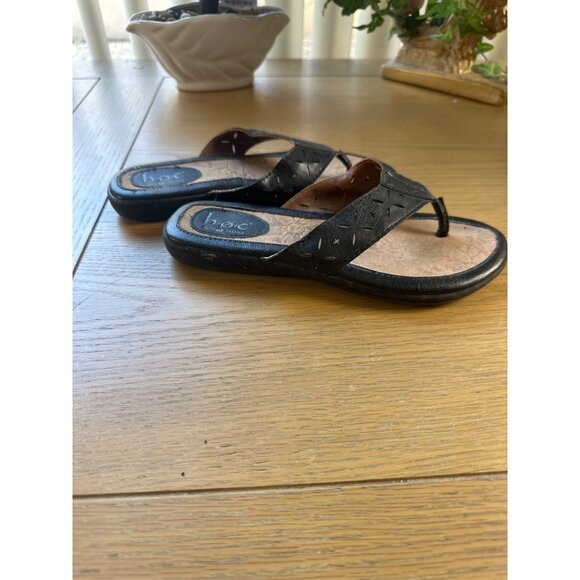 B.O.C. Size 6 Leather Womens Thong Sandals Slip On Cushioned Soles Black - Picture 2 of 6